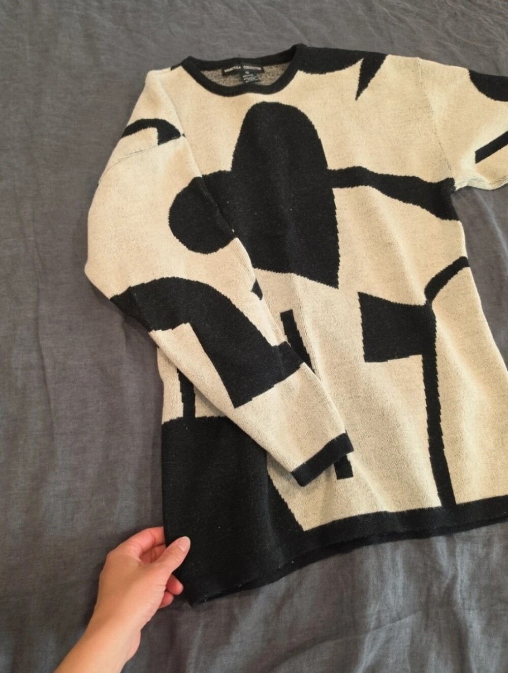 Abstract Black & Cream Graphic Crewneck Wool Vintage SWEATER